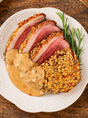 Picanha de vită cu sos de piper și crustă de parmezan