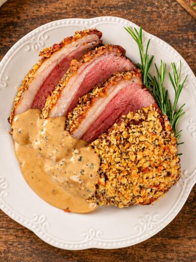 Picanha de vită cu sos de piper și crustă de parmezan